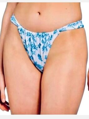 🦋💠NWT Wild Fable White Bikini Bottoms with Blue Butterfly Floral Print🦋💠